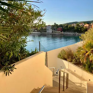 Coup De Coeur Centre Village Et Climatise 3 Etoiles Terra Cigala Bandol